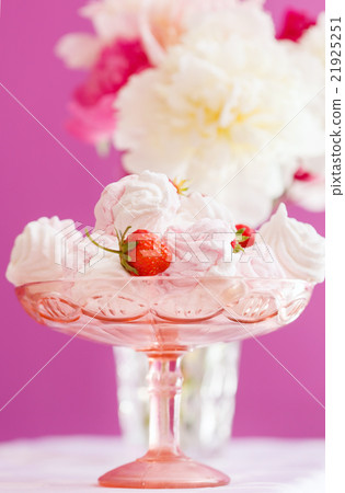 berry dessert 21925251