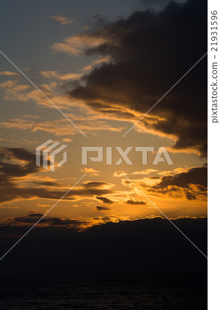 Sunset in the Japan Sea Sunset in the Japan Sea 21931596