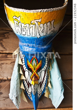 The mask on the wood wall The mask on the wood wall 21932348