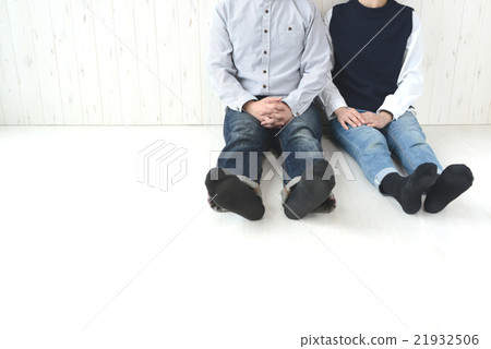 Two people cuddling up Two people cuddling up 21932506