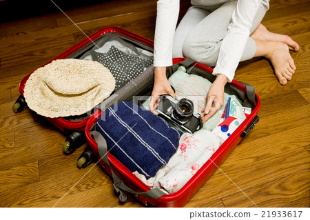 A woman preparing for travel A woman preparing for travel 21933617