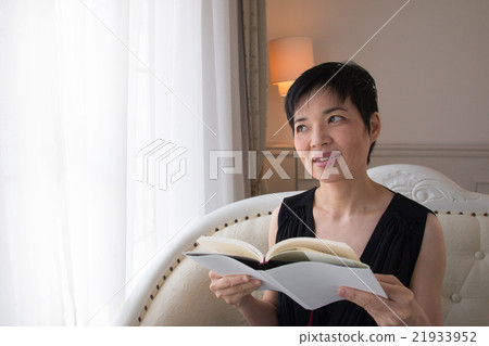 一個女人讀 21933952