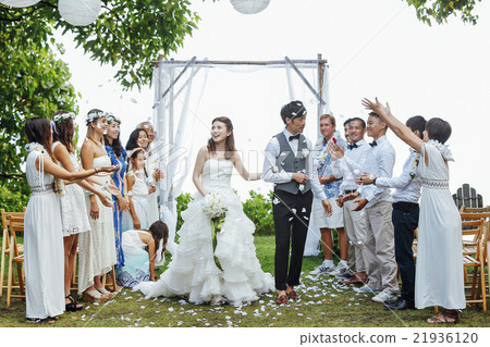 A celebrated newlywed couple 21936120