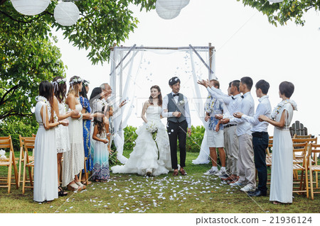 A celebrated newlywed couple 21936124