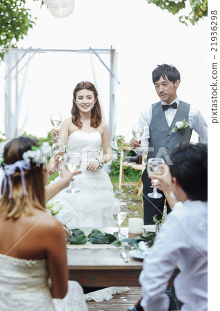 A newlywed couple doing a garden wedding A newlywed couple doing a garden wedding 21936298