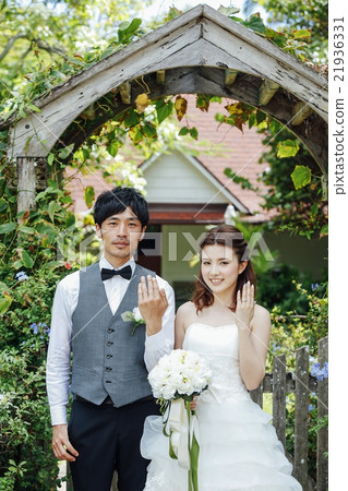 A newlywed couple doing a garden wedding 21936331