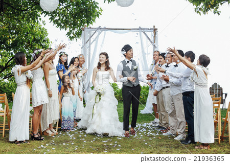 一對著名的新婚夫婦 21936365