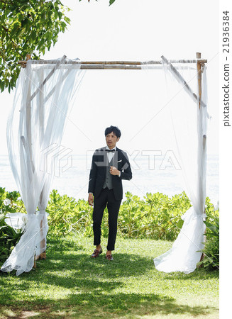 Men walking in the garden 21936384