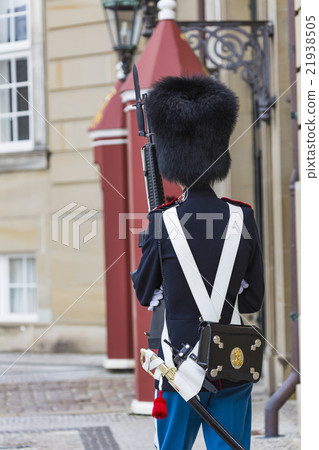 Royal Guard Amalienborg Castle in Copenhagen,Denma Royal Guard Amalienborg Castle in Copenhagen,Denma 21938505
