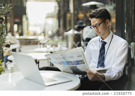 A young businessman 21938775