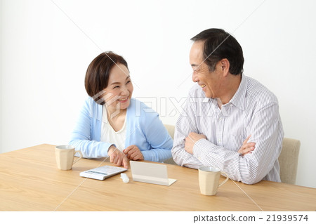 一對諮詢家庭的老夫妻 一對諮詢家庭的老夫妻 21939574