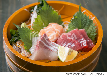 Assorted sashimi 21939587