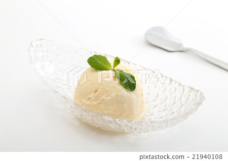 Vanilla ice cream  21940108