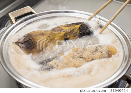 Pierced bamboo shoots 21940434