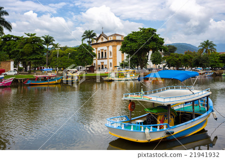 colorful boats Paraty 21941932