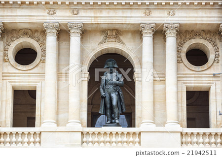 Statue of Napoleon Bonaparte, Les Invalides Statue of Napoleon Bonaparte, Les Invalides 21942511