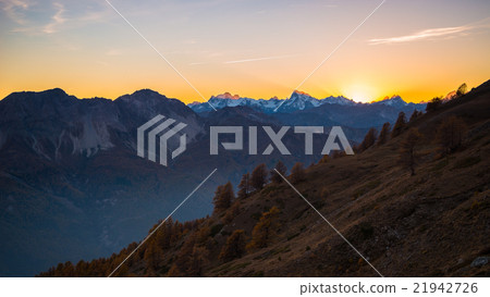 Last sunlight on majestic mountain peak Last sunlight on majestic mountain peak 21942726