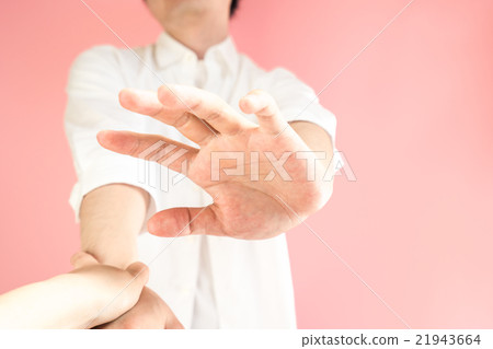 A man who grips his arm and resists 21943664