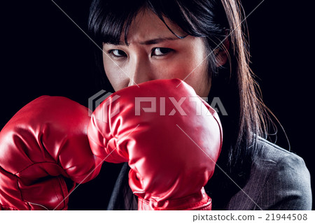 有拳擊手套的，拳打女商人 21944508