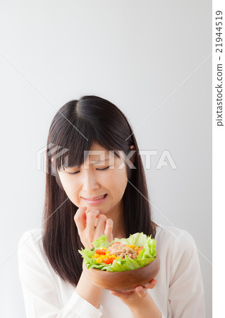 Women who eat salad, dislike, weak, negative Women who eat salad, dislike, weak, negative 21944519
