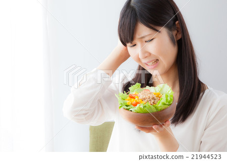 Women who eat salad, dislike, weak, negative 21944523