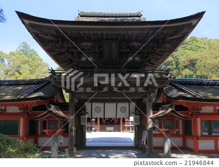 The roof gate and corridor of Ishigami Shrine 21946844