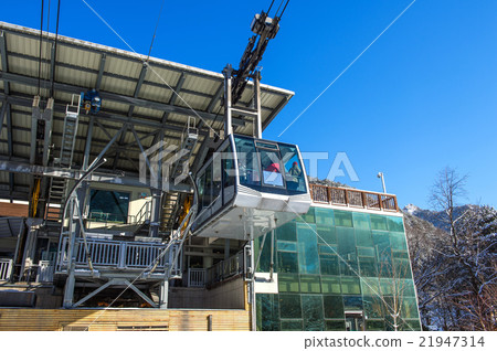 Cable car to Seoraksan mountains,South Korea. 21947314