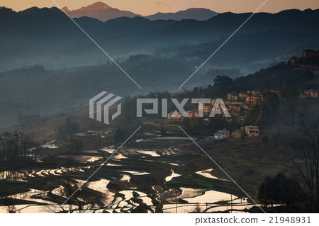 morning sunrise with rice terrace and village 21948931