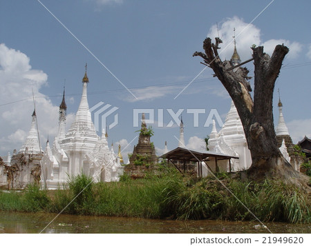 湖上的寶塔(茵萊湖/緬甸) 湖上的寶塔(茵萊湖/緬甸) 21949620