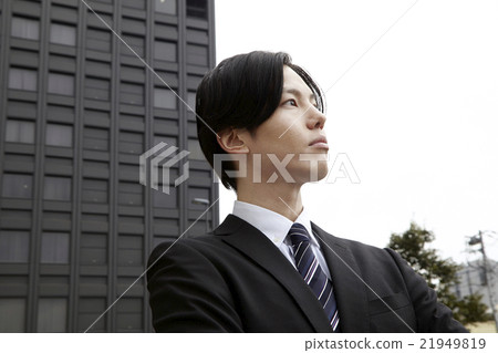 在刷新30s男性衣服的商人 在刷新30s男性衣服的商人 21949819