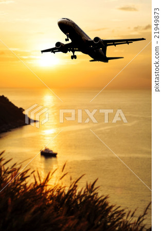 Airplane come down to the land Airplane come down to the land 21949873