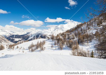 Majestic mountain peaks in the Alps 21951859