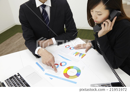 Business meeting young man and woman 21951972