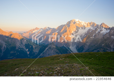 Monte Bianco or Mont Blanc at sunrise, italian side 21954646