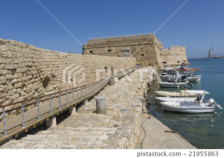 Fishing boats in port in Heraklion, Crete Island Fishing boats in port in Heraklion, Crete Island 21955863