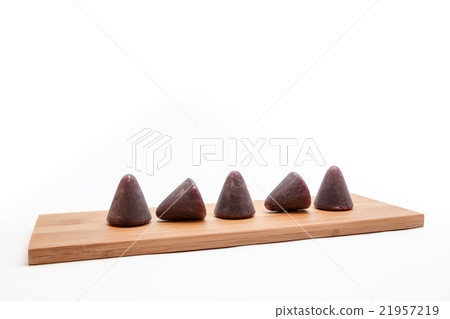 This pyramidal cuberdons This pyramidal cuberdons 21957219
