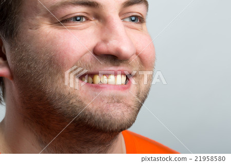 Man smiling 21958580