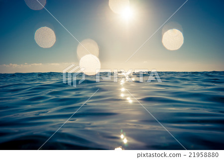 Sea and sky 21958880