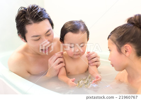 浴缸裡的花瓣與虹膜 男孩節 洗澡 21960767