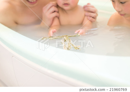 bathwater with iris petals, boys' day, bath 21960769