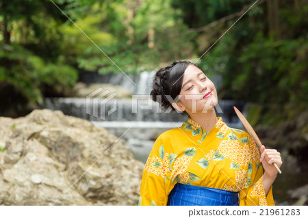 A woman in a yukata A woman in a yukata 21961283