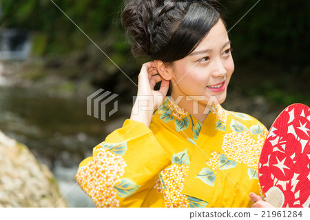 A woman in a yukata A woman in a yukata 21961284