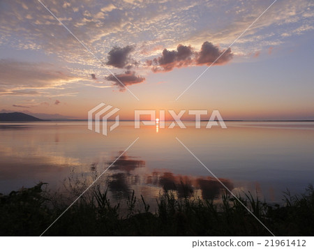 薩羅瑪湖的晚上風景 薩羅瑪湖的晚上風景 21961412