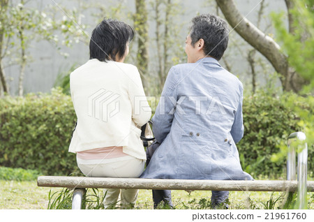 A couple doing a date 21961760