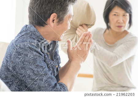 一對夫妻吵架 一對夫妻吵架 21962203