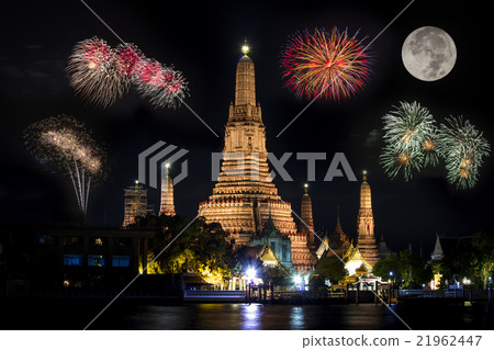 Wat arun under new year celebration time  21962447