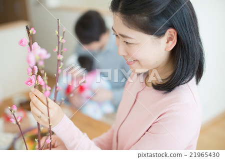 female, females, lady 21965430