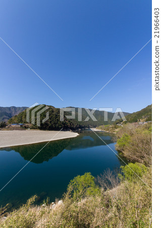 高知縣四萬十市的Iwama Intercrossbridge橋 高知縣四萬十市的Iwama Intercrossbridge橋 21966403