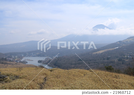 Lake Shirakaba and Tateshina (Nagano Prefecture) 21968712