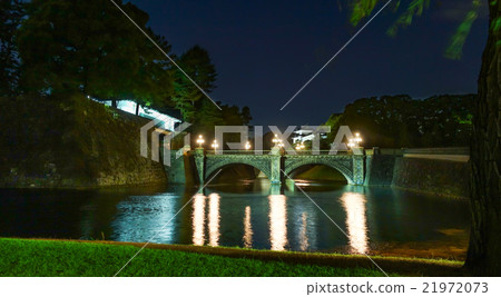 The Imperial Palace Year-end and New Year holidays light-up The fushimi-owner across the double-bridge 21972073